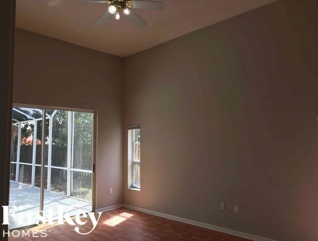 10320 Southwest 15th Street - Photo 3 of 13