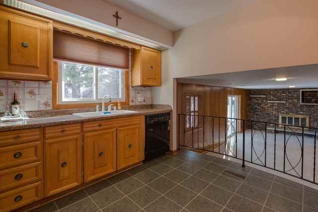 520 Royal Oaks - Photo 2 of 28