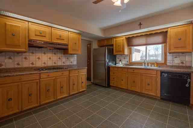 520 Royal Oaks - Photo 3 of 28