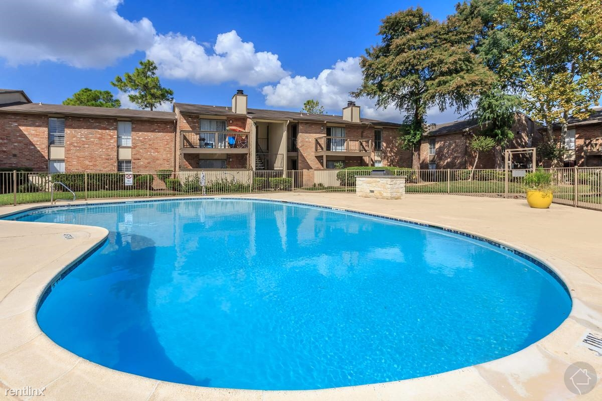 10101 Forum Plaza Apts - Photo 2 of 6