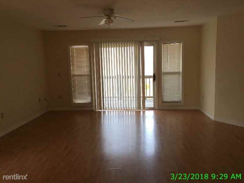 1811 Central Blvd 4 - Photo 2 of 9