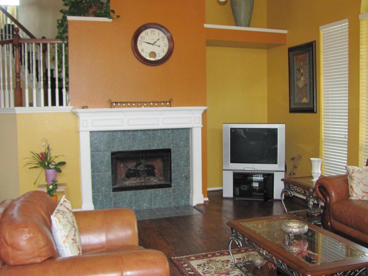 512 Oakwood Dr - Photo 3 of 19