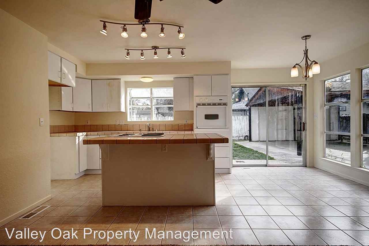 208 State St - Photo 3 of 12