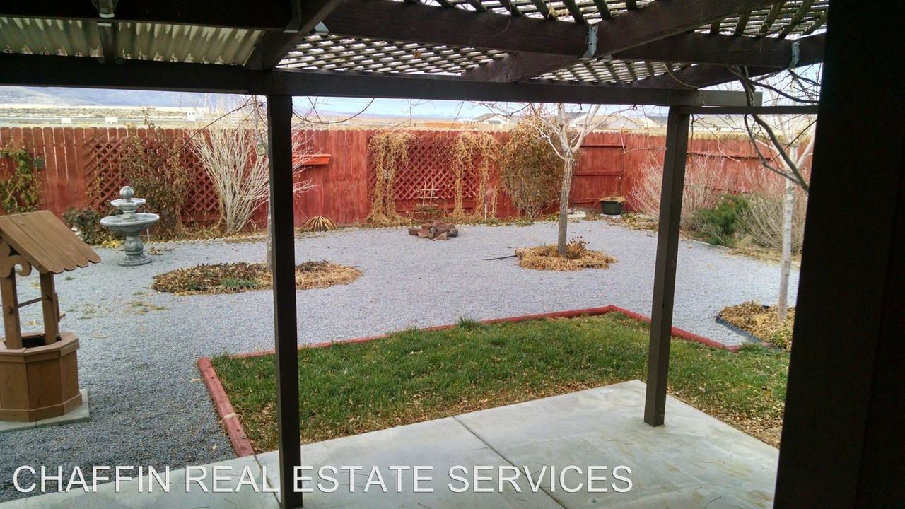 250 Emigrant Way - Photo 2 of 11