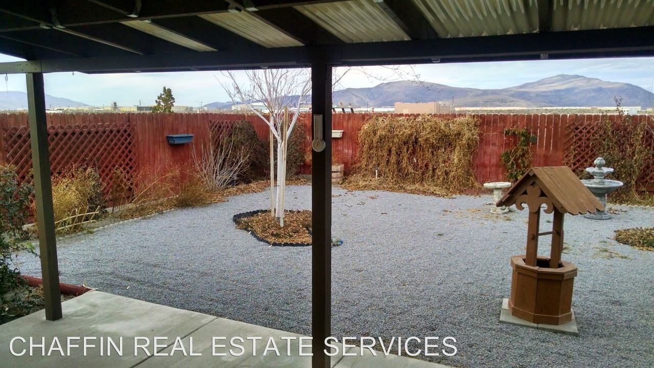 250 Emigrant Way - Photo 3 of 11