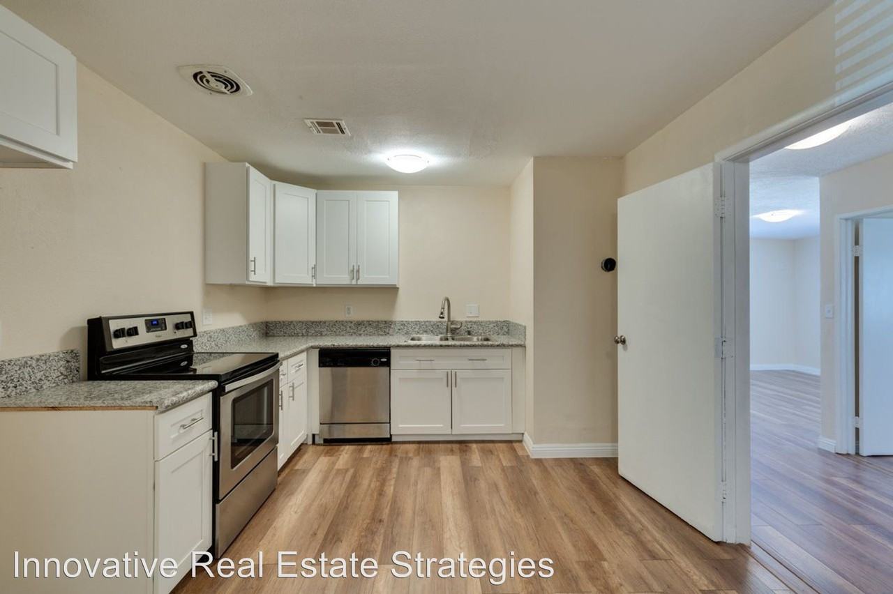 7028 Oakland Circle - Photo 2 of 41