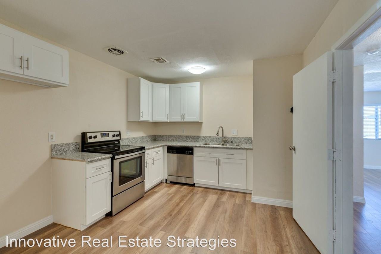 7028 Oakland Circle - Photo 3 of 41