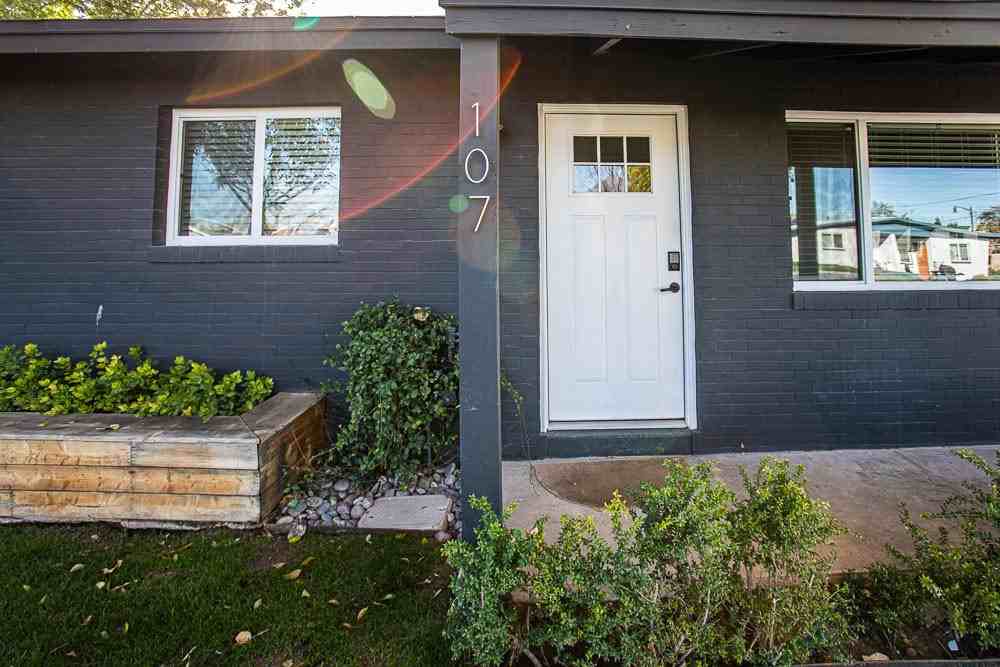 107 E Park Ave - Photo 4 of 32