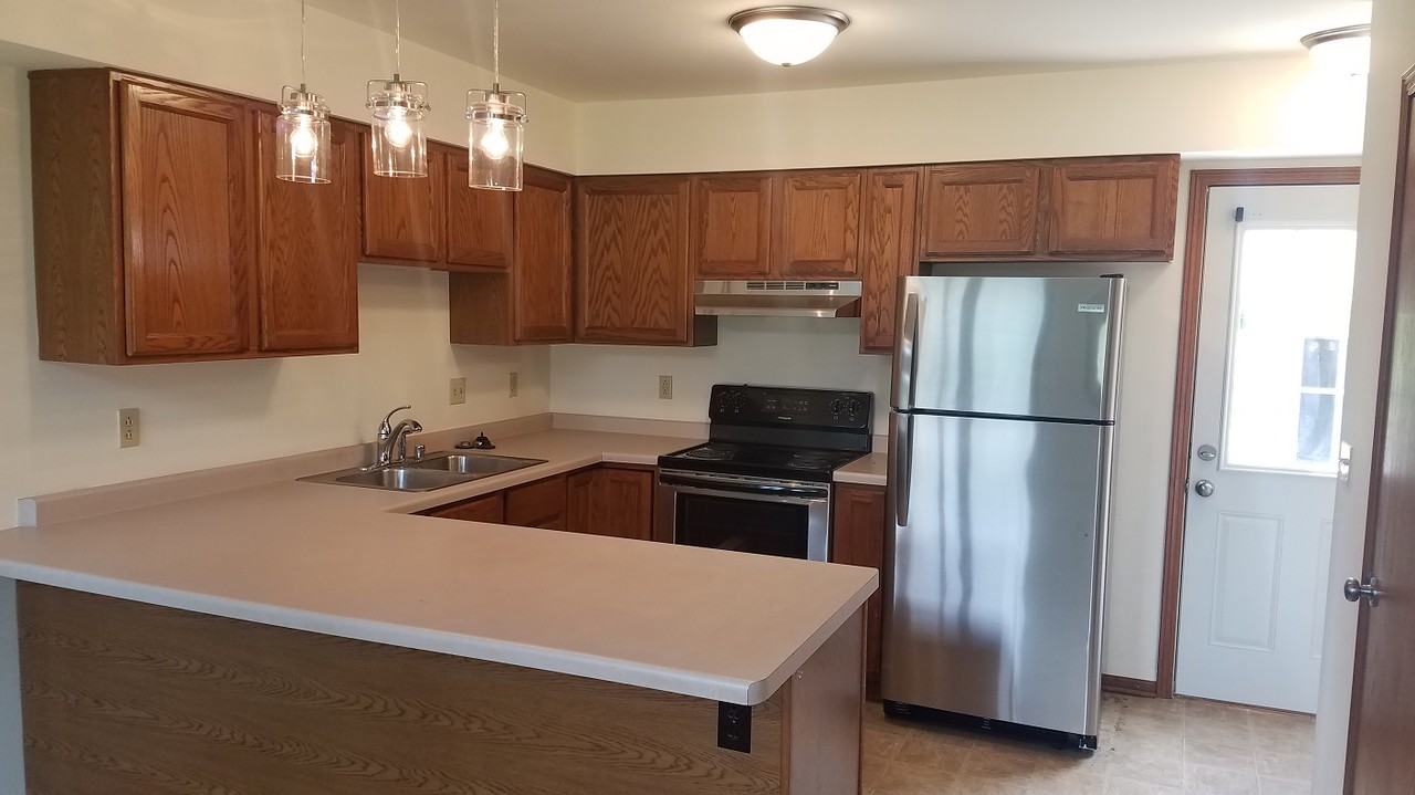 206 Redwood Ln - Photo 2 of 14