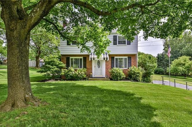 1553 Crestview Dr - Photo 2 of 16