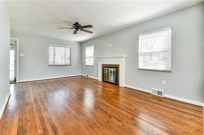 1553 Crestview Dr - Photo 3 of 16