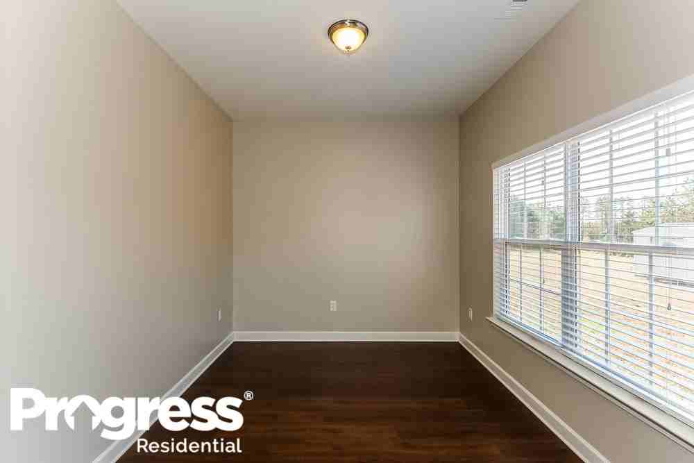 713 Raindrops Rd - Photo 2 of 16