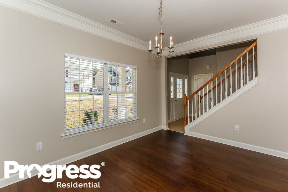 713 Raindrops Rd - Photo 3 of 16