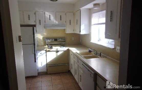 835 N Main - Photo 2 of 5