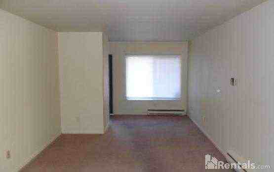 835 N Main - Photo 3 of 5