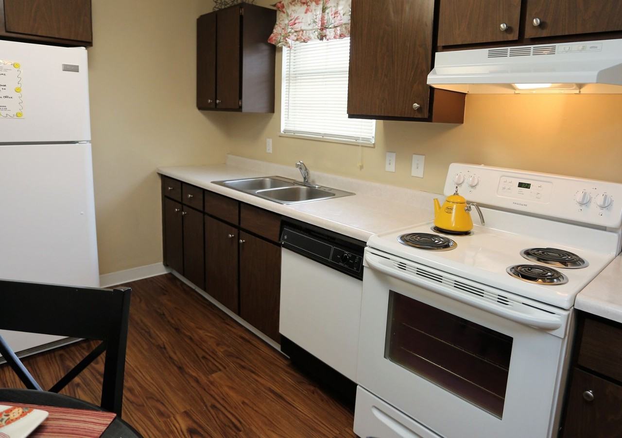 Four Seasons Apartments & Townhomes - Photo 6 of 64