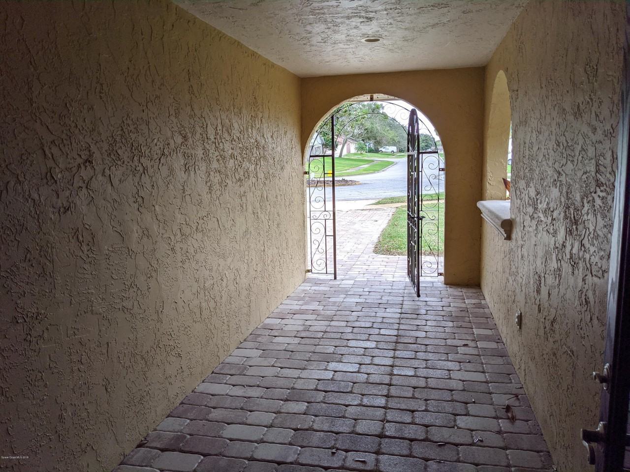 1400 Muirfield Drive - Photo 2 of 23