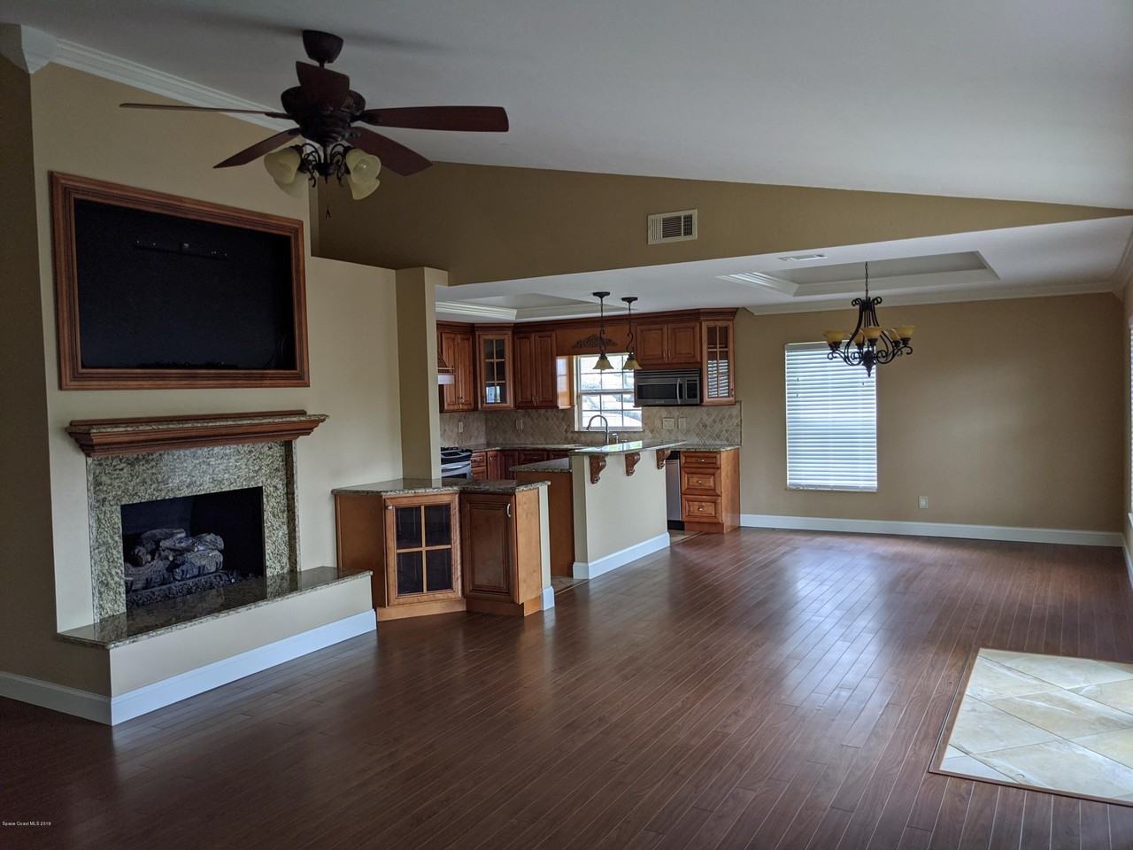 1400 Muirfield Drive - Photo 3 of 23