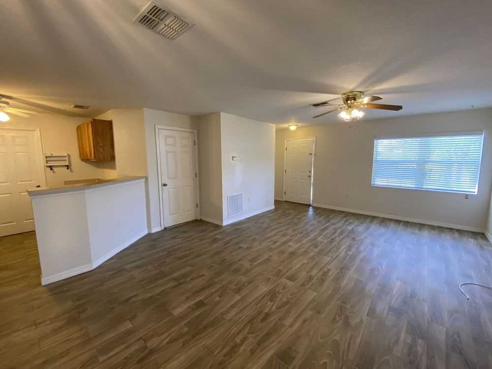 2109 Albion Ave - Photo 2 of 17