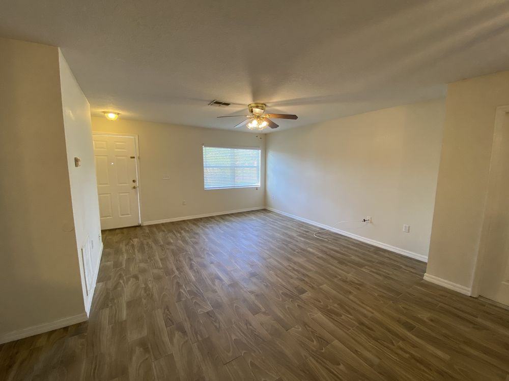 2109 Albion Ave - Photo 3 of 17