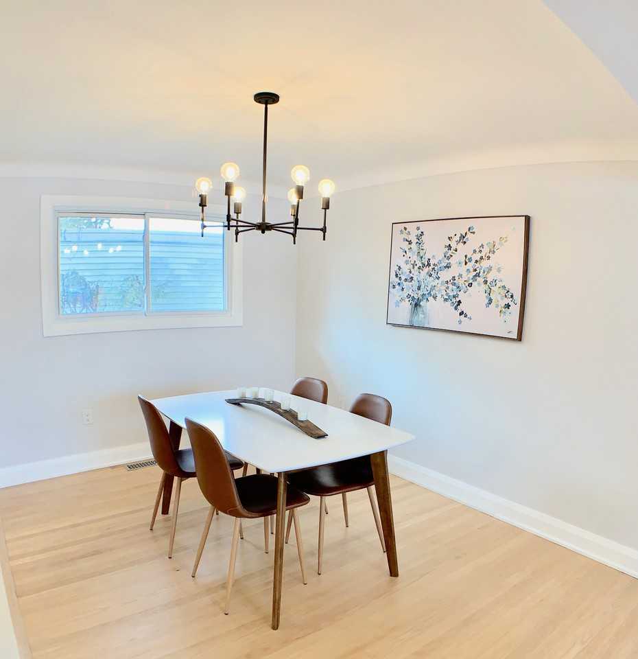 1470 Chomley Crescent - Photo 3 of 9