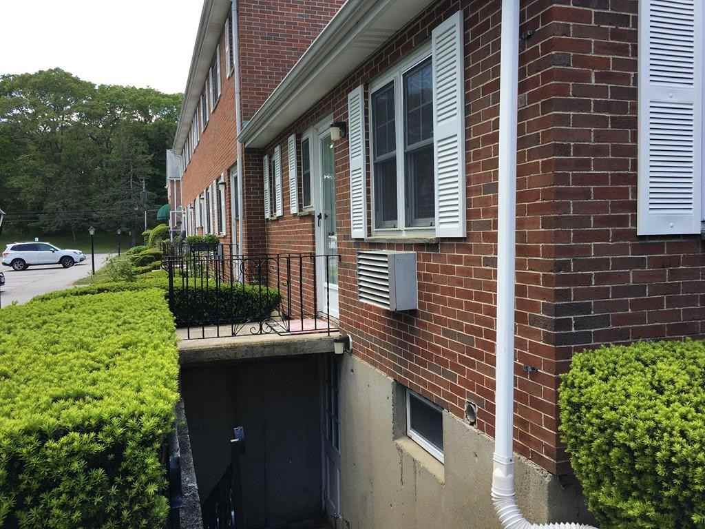 34 Emerson Gardens - Photo 3 of 14