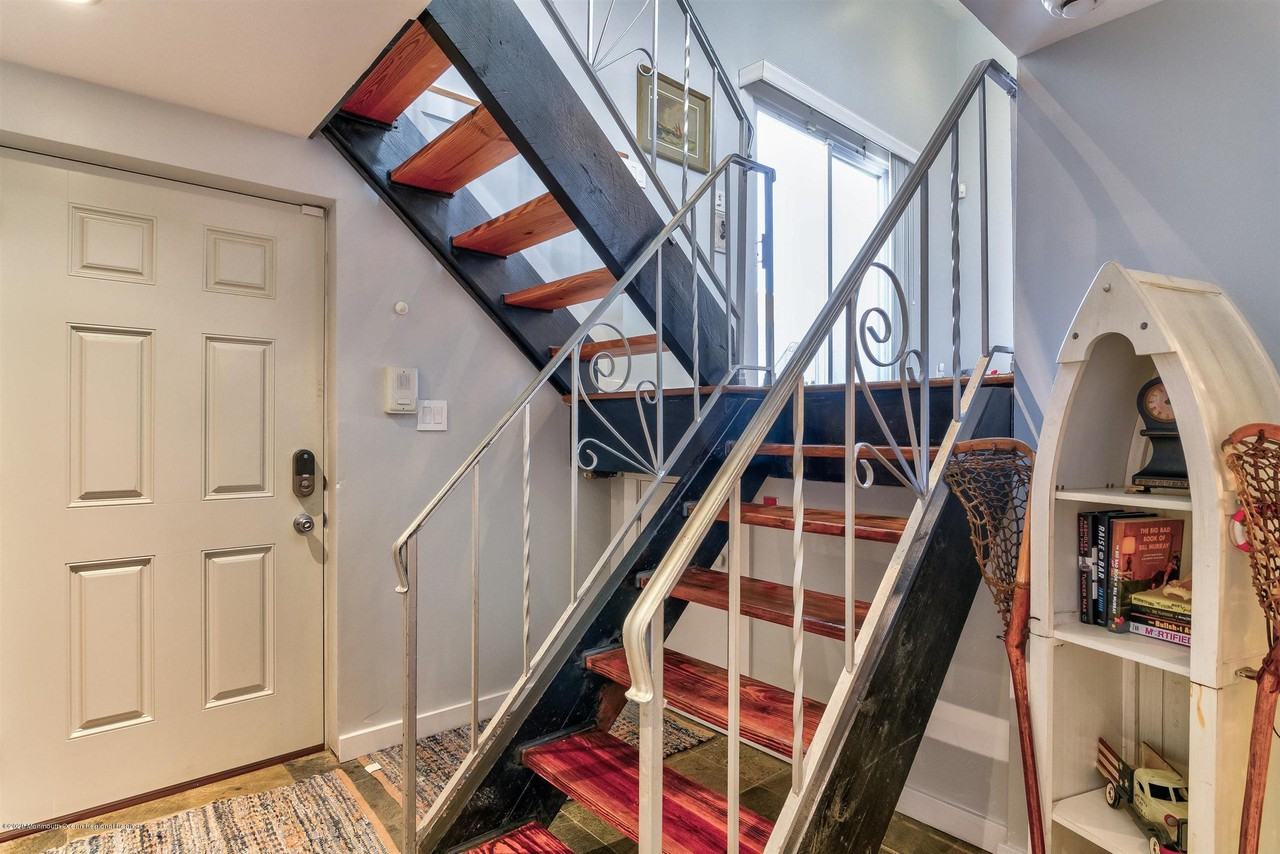 42 Village Road - Photo 3 of 34