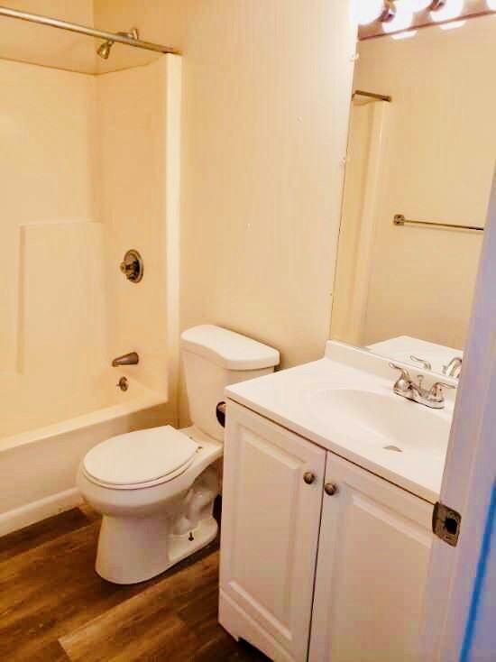 Devonshire Apartments - Photo 3 of 6