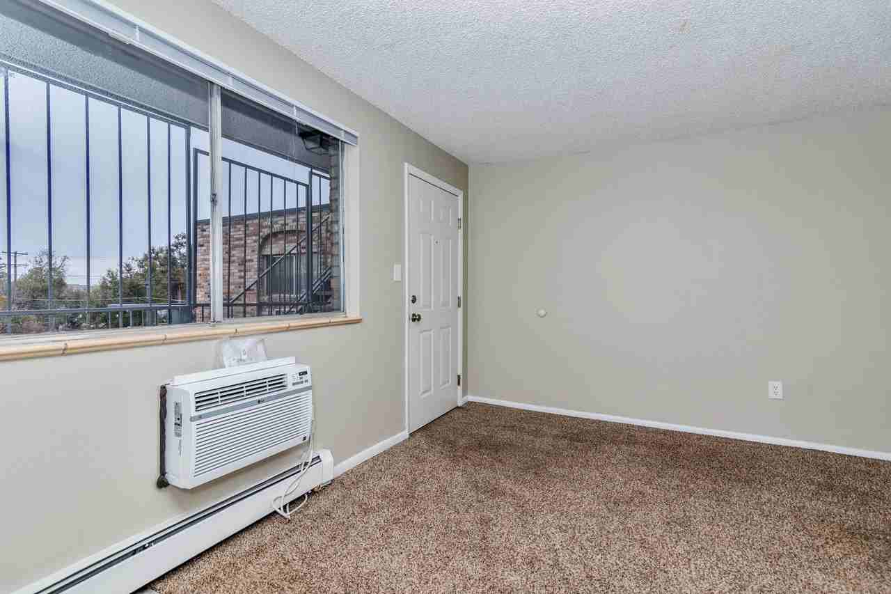 1205 Yosemite - Photo 2 of 17