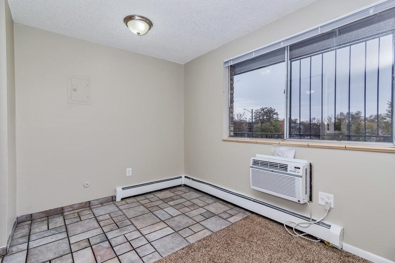 1205 Yosemite - Photo 3 of 17