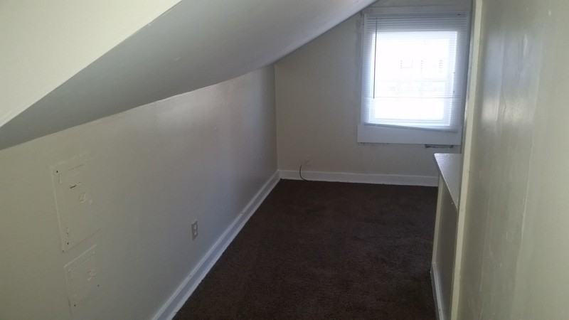 1002 S Highland St - Photo 3 of 6