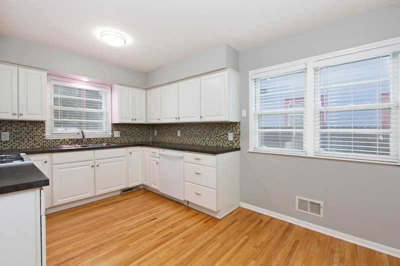 2618 Upton Ave N - Photo 3 of 14