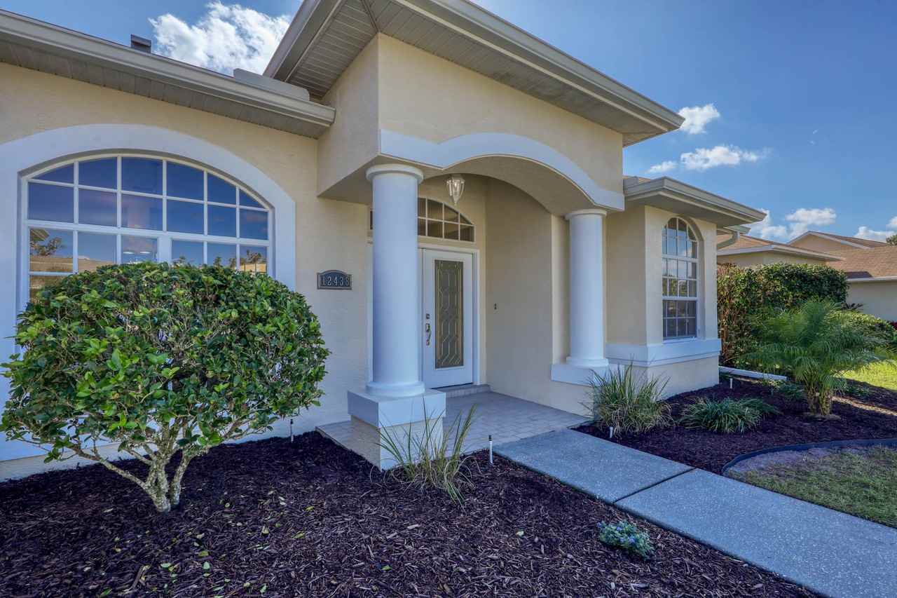 12438 Roseland Dr - Photo 2 of 50