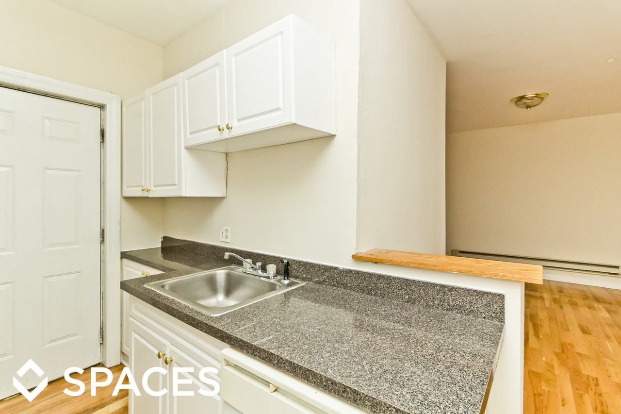 3722 N Pine Grove Ave - Photo 2 of 13