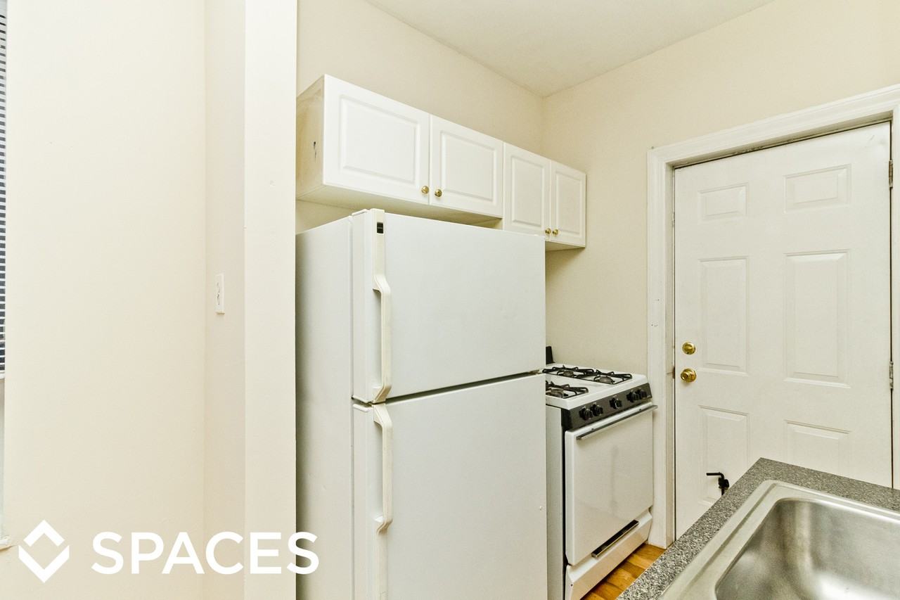 3722 N Pine Grove Ave - Photo 3 of 13