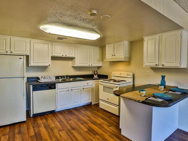 5055 Jeffreys St - Photo 3 of 15