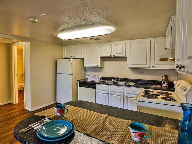 5055 Jeffreys St - Photo 5 of 15