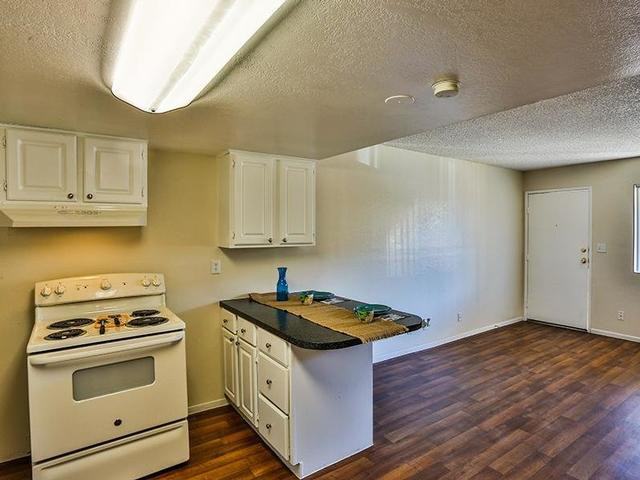 5055 Jeffreys St - Photo 6 of 15