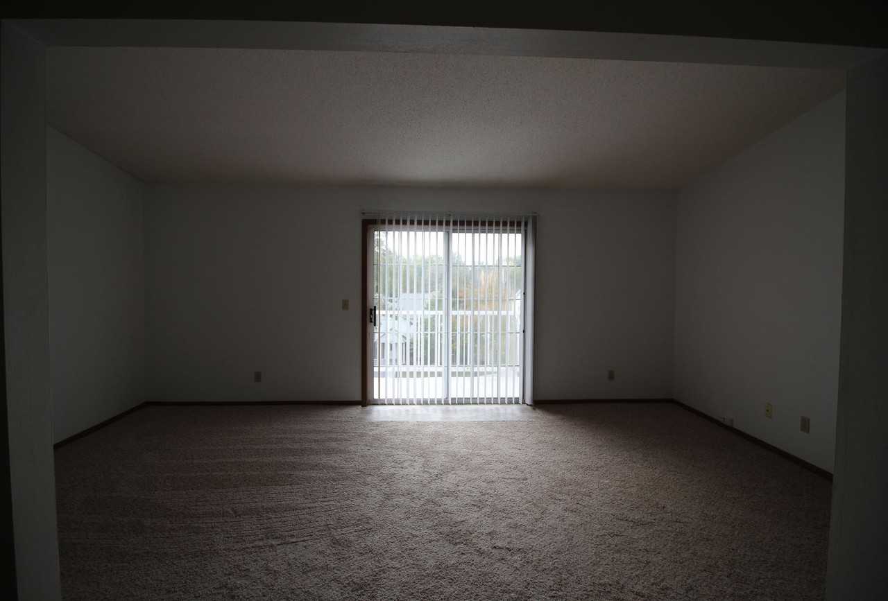 258 Carriage Court - Photo 2 of 8