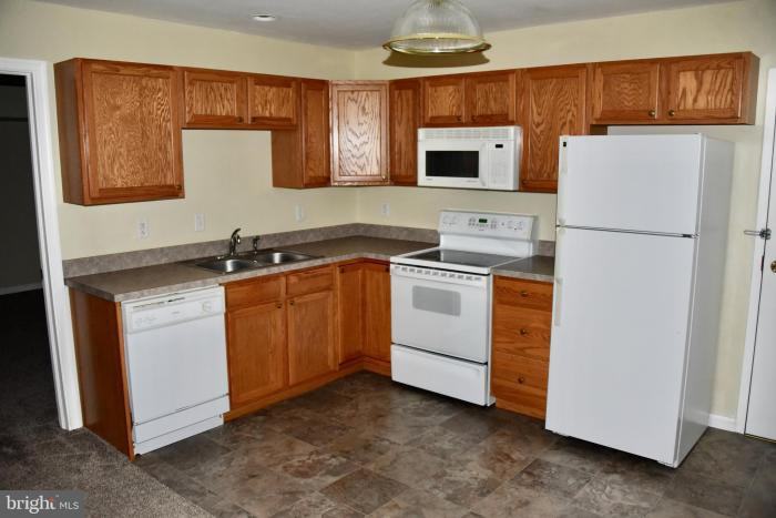 531 W Penn Avenue - Photo 3 of 11