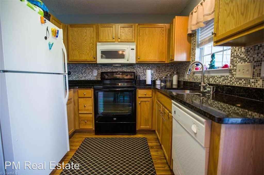 42 Tannenbaum Cir - Photo 2 of 6