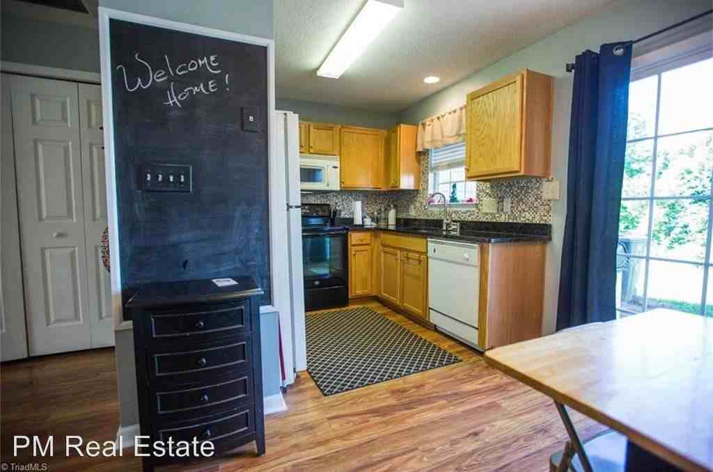42 Tannenbaum Cir - Photo 3 of 6
