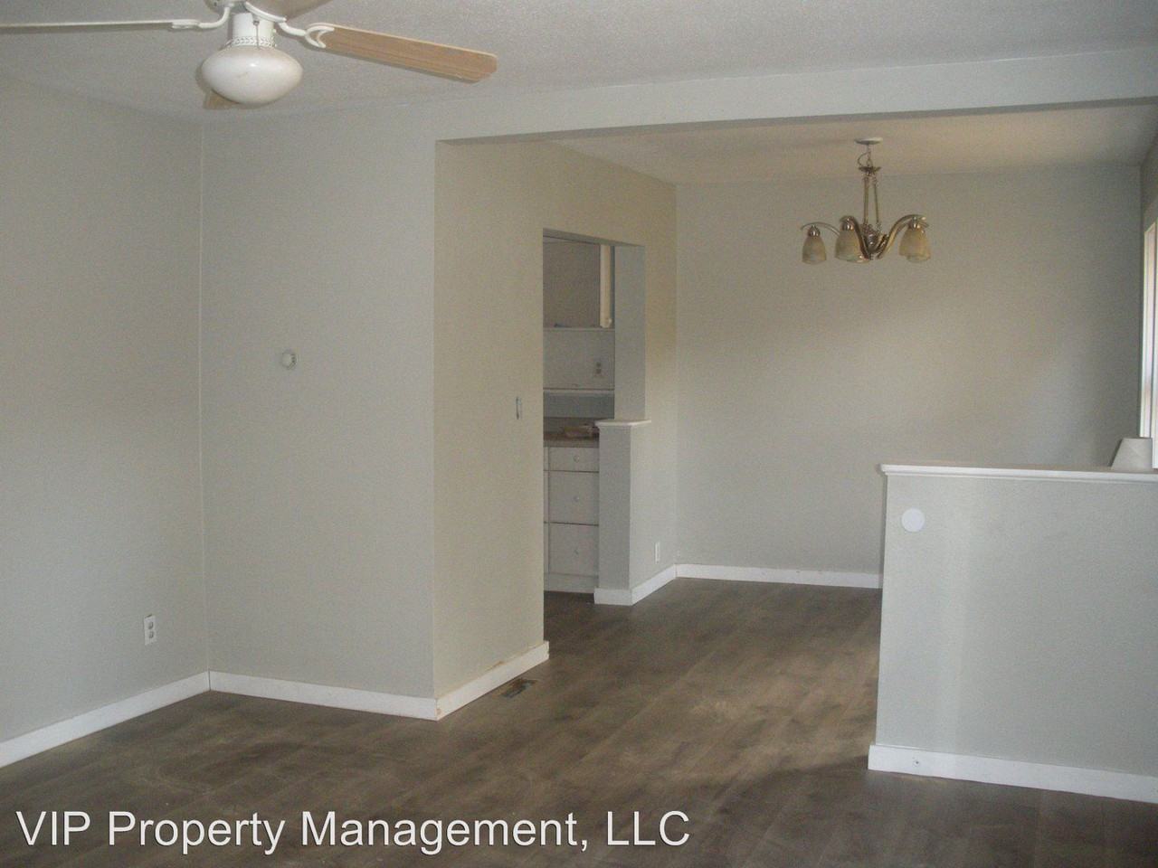 313 S Division St Front - Photo 2 of 8