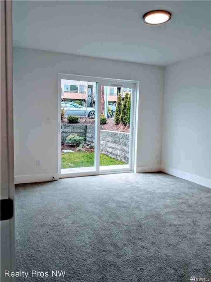 10123 Ne 63rd St. - Photo 3 of 22