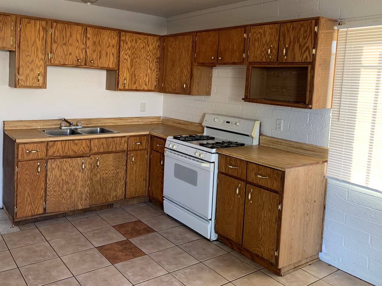 1601 W Darrel Rd - Photo 3 of 11