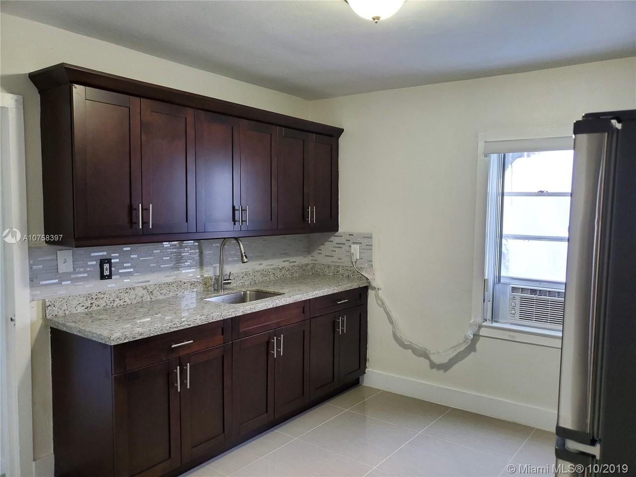 701 Columbus Parkway - Photo 2 of 6