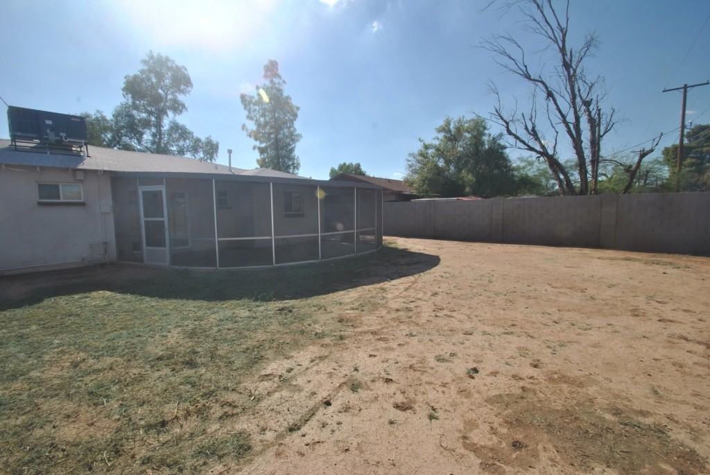 3026 W Lawrence Ln - Photo 2 of 16