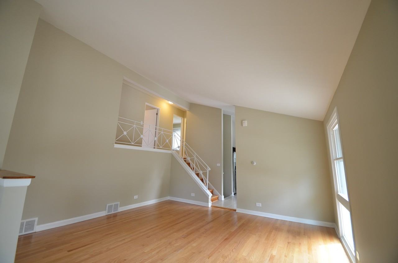 8541 N Shermer Rd - Photo 2 of 14