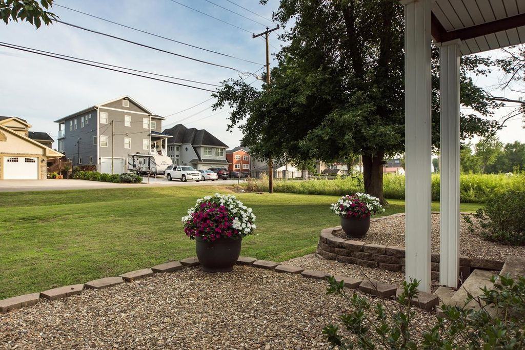 4380 N Bank Rd - Photo 2 of 36