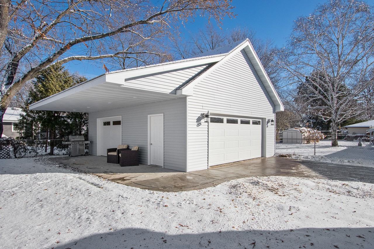 1080 Shadow Lane - Photo 2 of 16